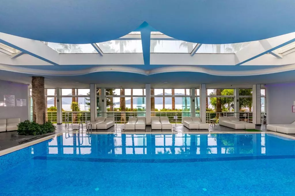 استخر سرپوشیده هتل پرایم بیچ مارماریس